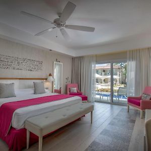 Habitación Deluxe con Cama King con Vistas a la Piscina